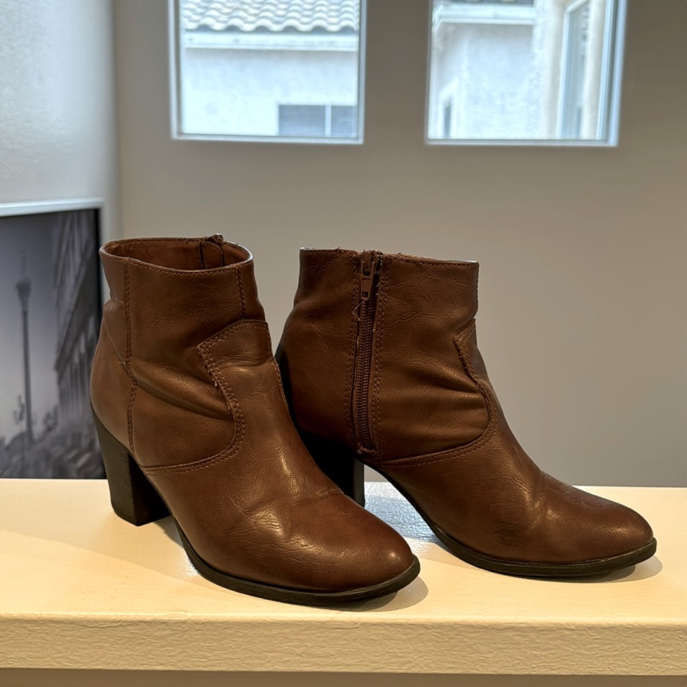 Brown Chelsea boots